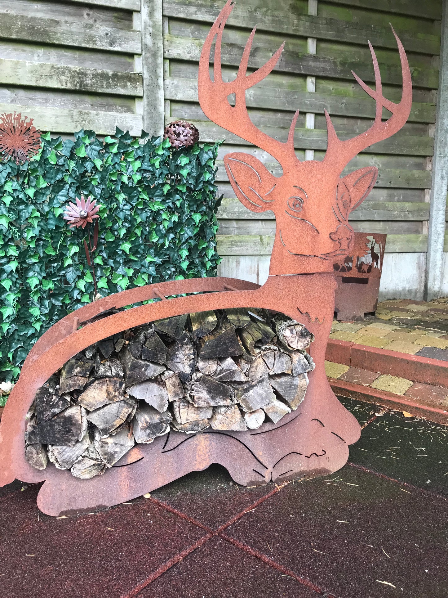 Groot liggend hert voor houtopslag