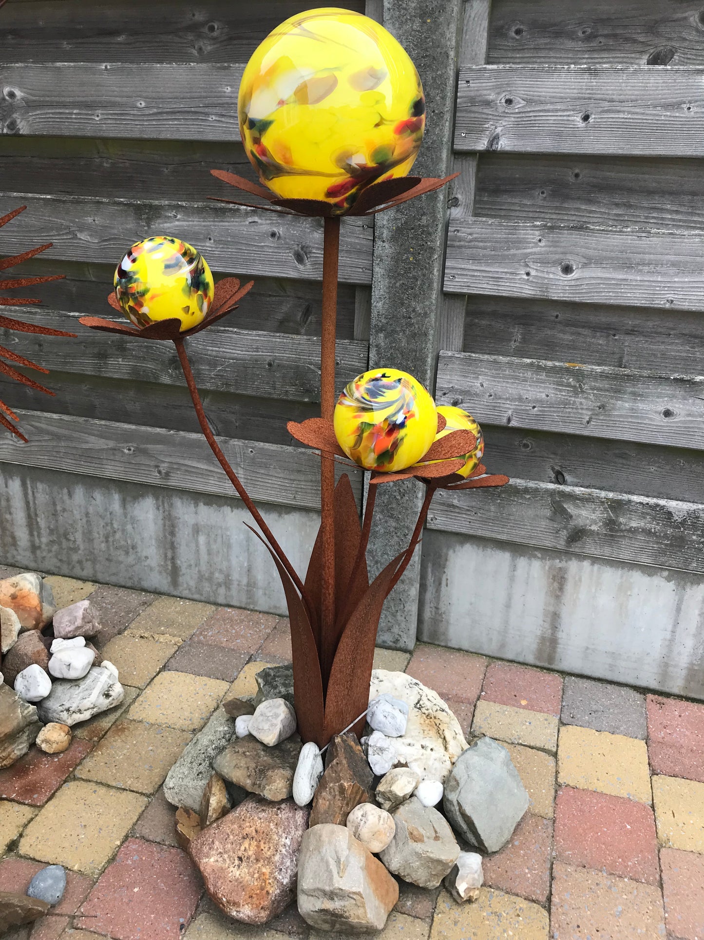 Bloem Annemoon met glazen bollen